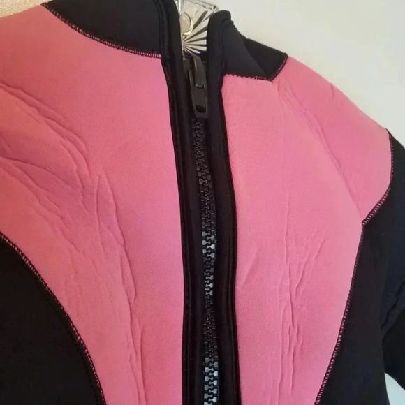 Vintage Women's Ocean Quest Pro Pink and Black Wet Suit Sz S - Picture 3 of 10